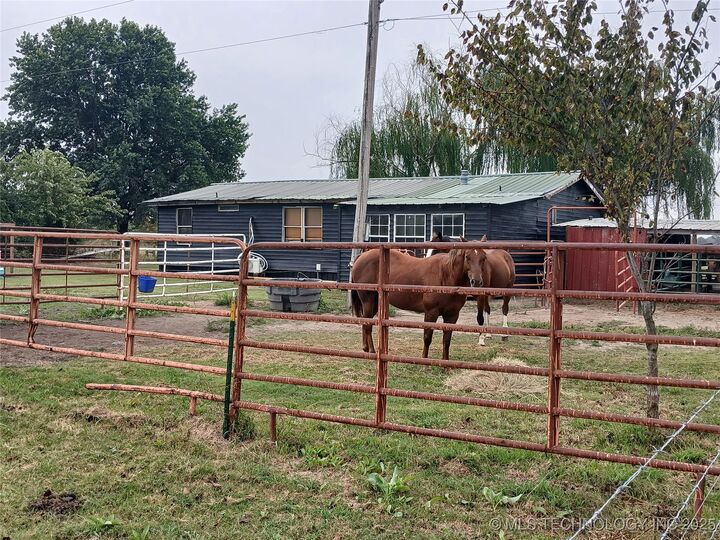 Property Photo: 413697 E 1090 Road OK 74426