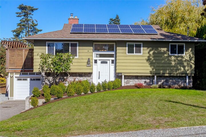 756 Snowdrop Ave  Saanich BC V8Z 2N2 photo