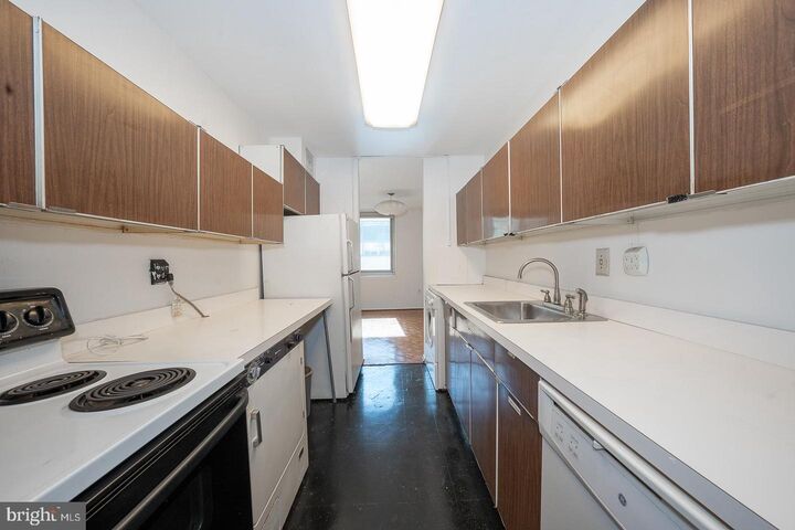 Property Photo: 1919 Chestnut Street 904 PA 19103