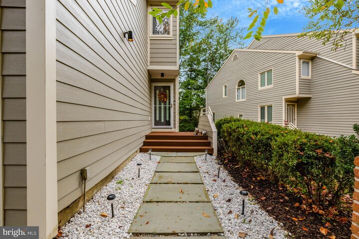 Property Photo: 11110 Lakespray Way VA 20191
