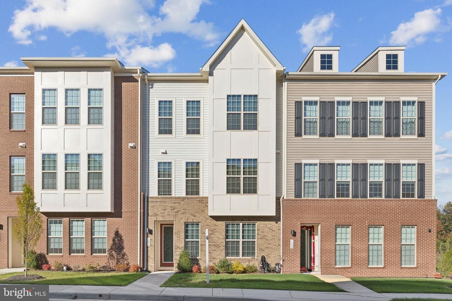 Property Photo:  1636 Field Sparrow Terrace NE  VA 20176 