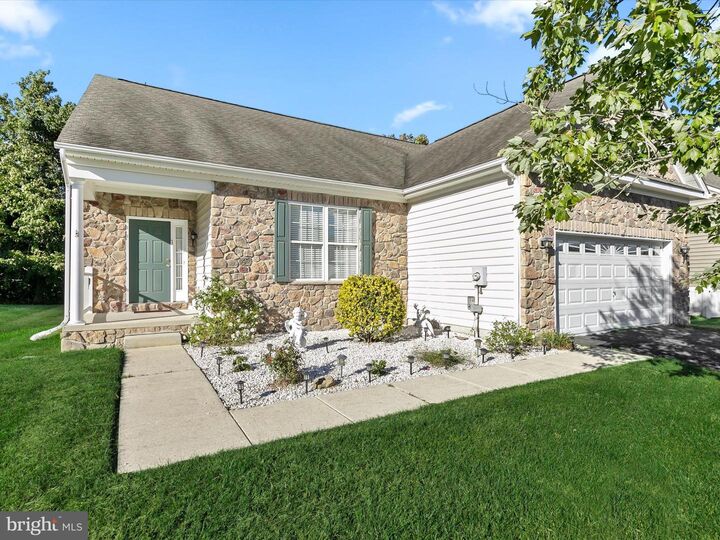 Property Photo:  3 Middleton Court  DE 19970