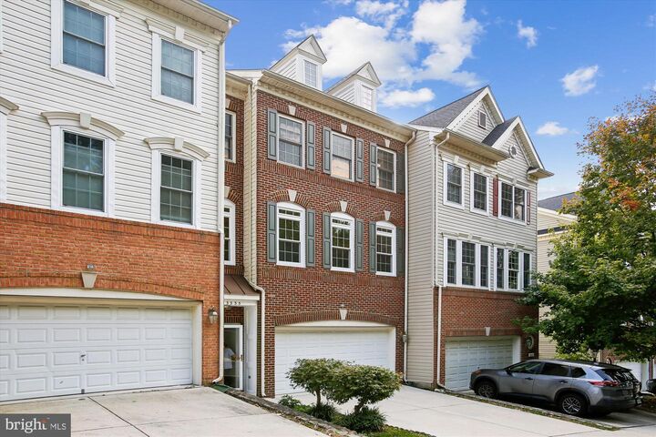 Property Photo: 3335 Beechcliff Drive VA 22306
