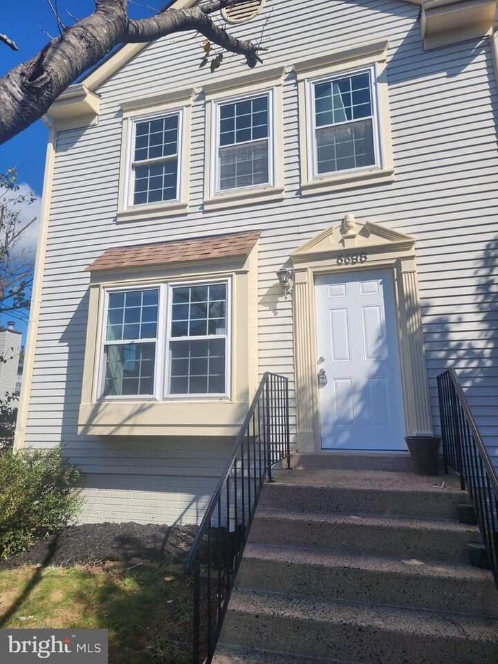 Property Photo: 6688 Comanche Court VA 20169