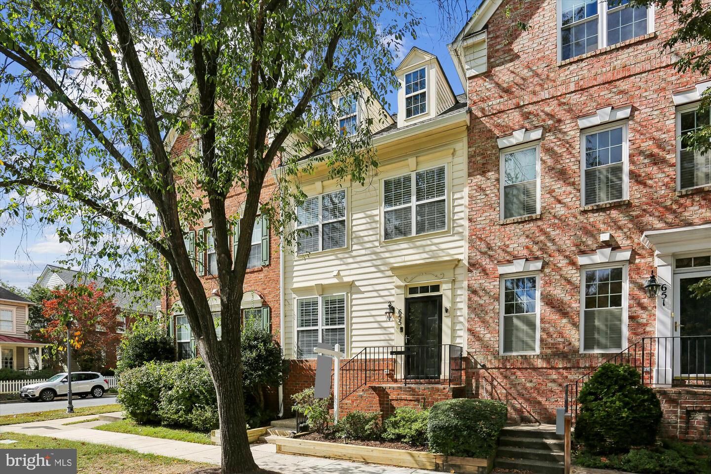 Property Photo: 655 Gatestone Square Street MD 20878