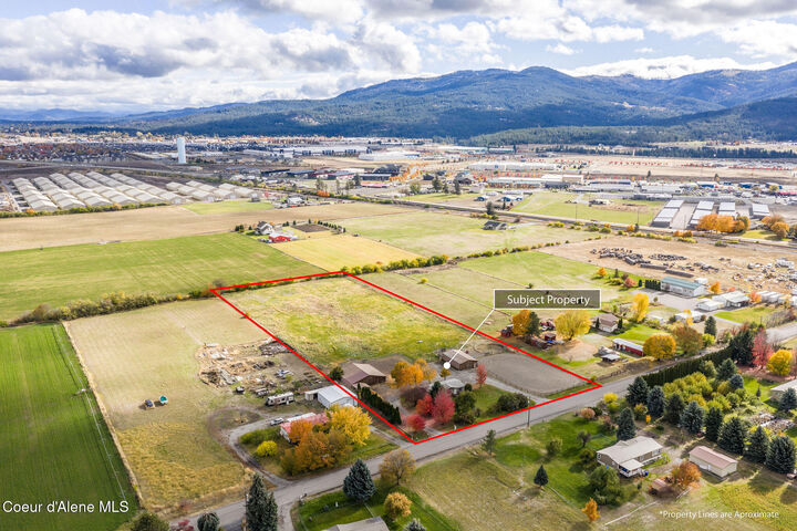Property Photo:  992 N Stateline Rd  ID 83854
