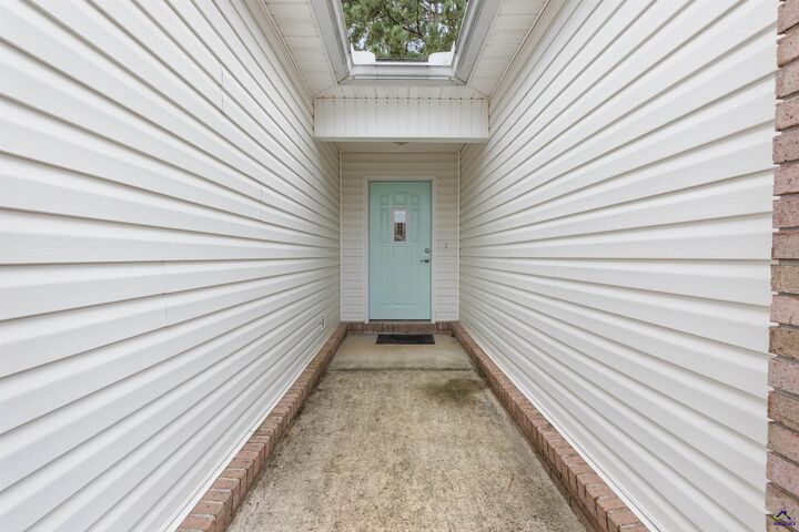 Property Photo:  103 Englewood Court  GA 31005-4489 