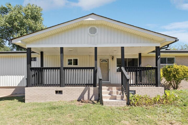 Property Photo: 1024 Old Mountain View Road NC 28120