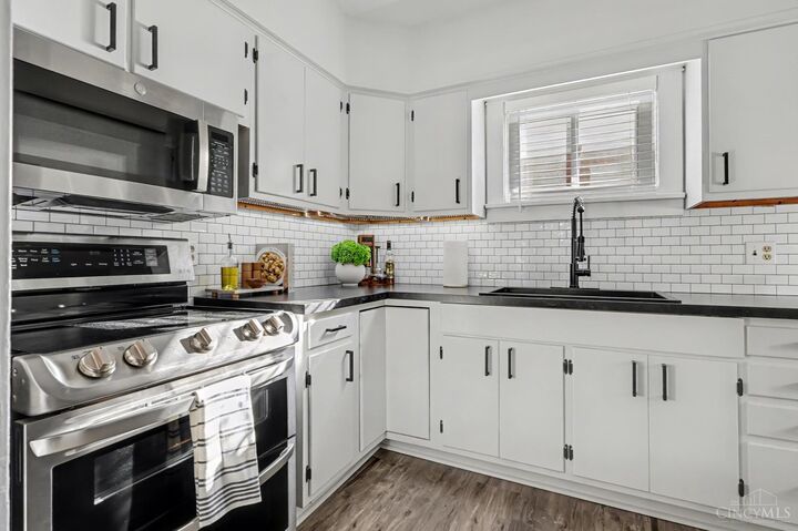 Property Photo: 2115 Quatman Avenue OH 45212