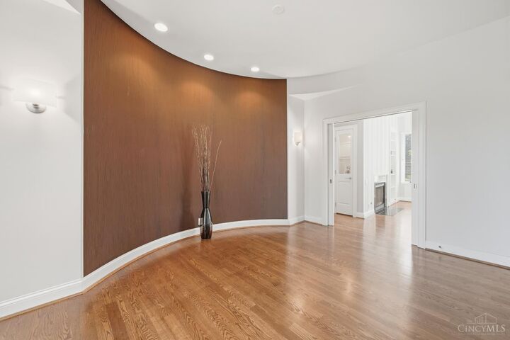 Property Photo: 2942 Lower Grandin Road OH 45208