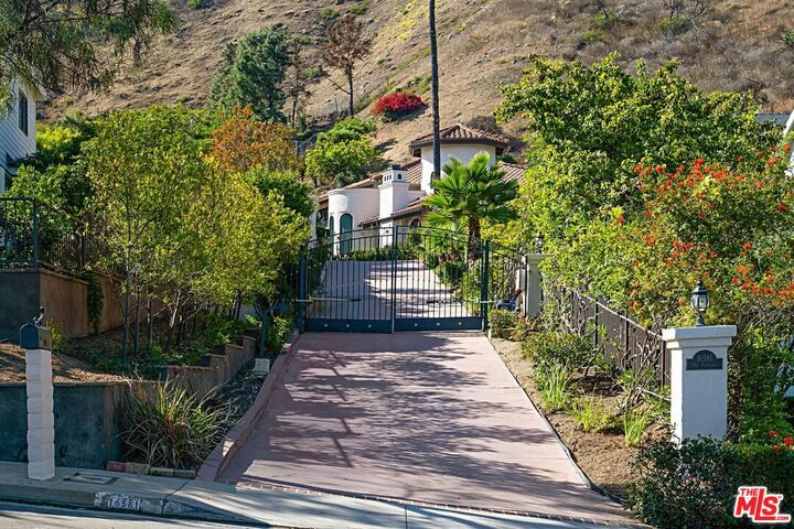 Property Photo: 16581 Via Floresta CA 90272