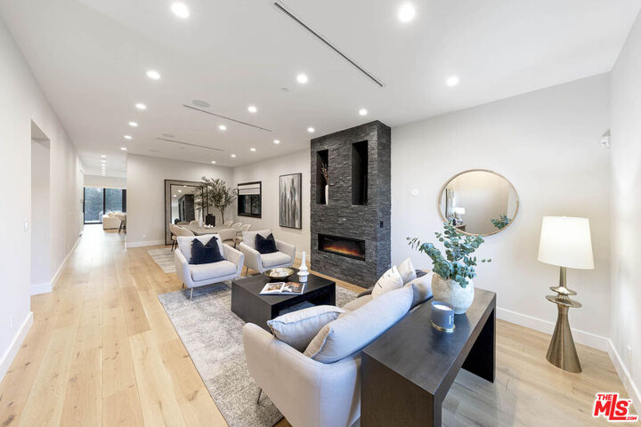 Property Photo: 123 S Kilkea Dr CA 90048