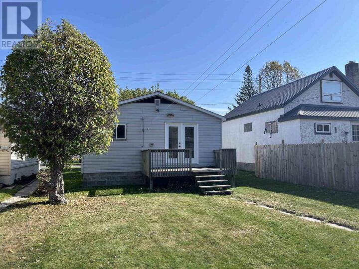Property Photo:  925 Crowe Ave  ON P9A 2M1 