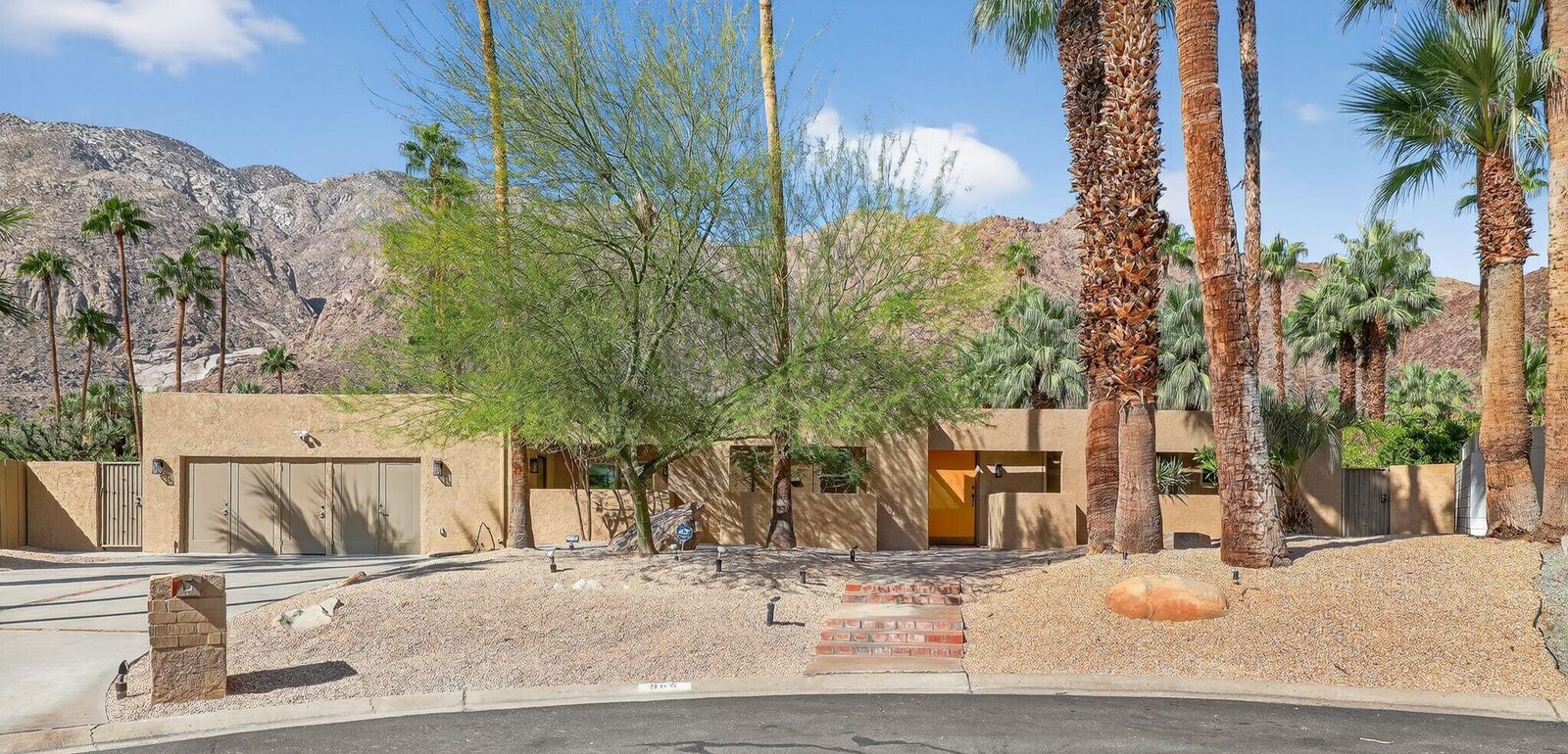 Property Photo: 985 N Tuxedo Circle CA 92262
