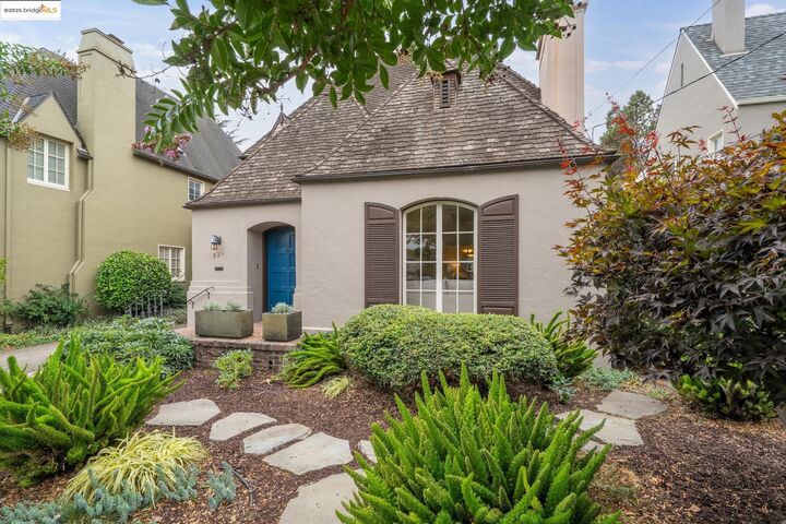 Property Photo:  821 Lee Ave  CA 94577