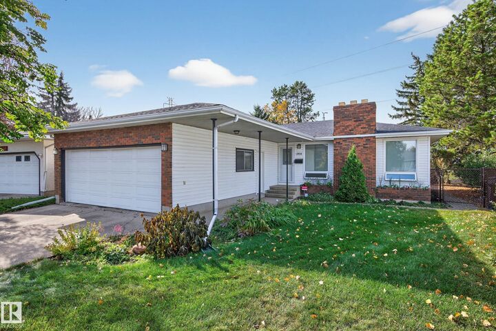 1904 89 Street NW  Edmonton AB T6K 2A3 photo