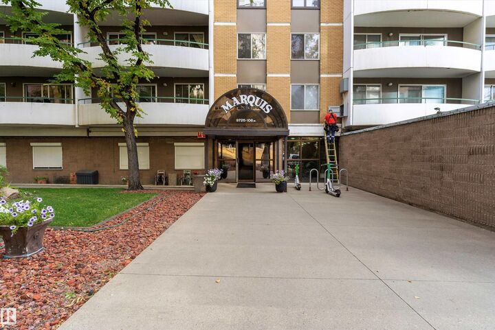 Property Photo: 9725 106 Street NW 1207 AB T5K 1B5