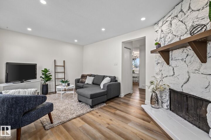 1159 Hooke Road NW  Edmonton AB T5A 4A5 photo