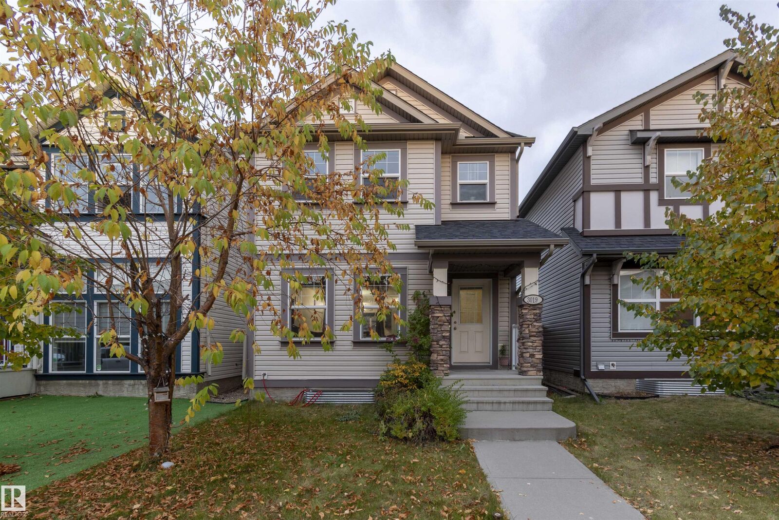 Property Photo: 3019 Arthurs Crescent SW AB T6W 2H9