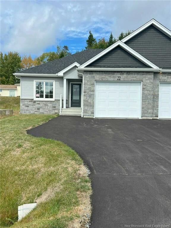 28 Hamel Drive — photo 1