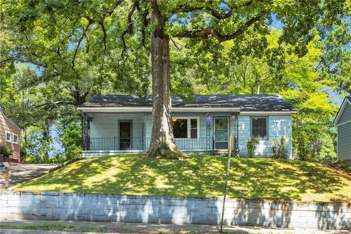 Property Photo: 1810 Sylvan Road GA 30310
