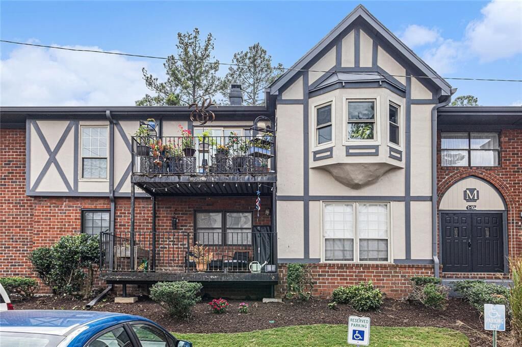 Property Photo: 6851 Roswell Road M-5 GA 30328