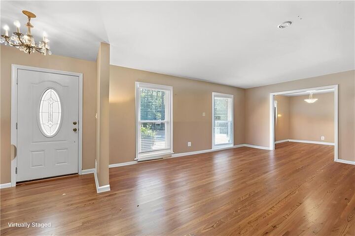 Property Photo:  520 Windsor Parkway  GA 30342 