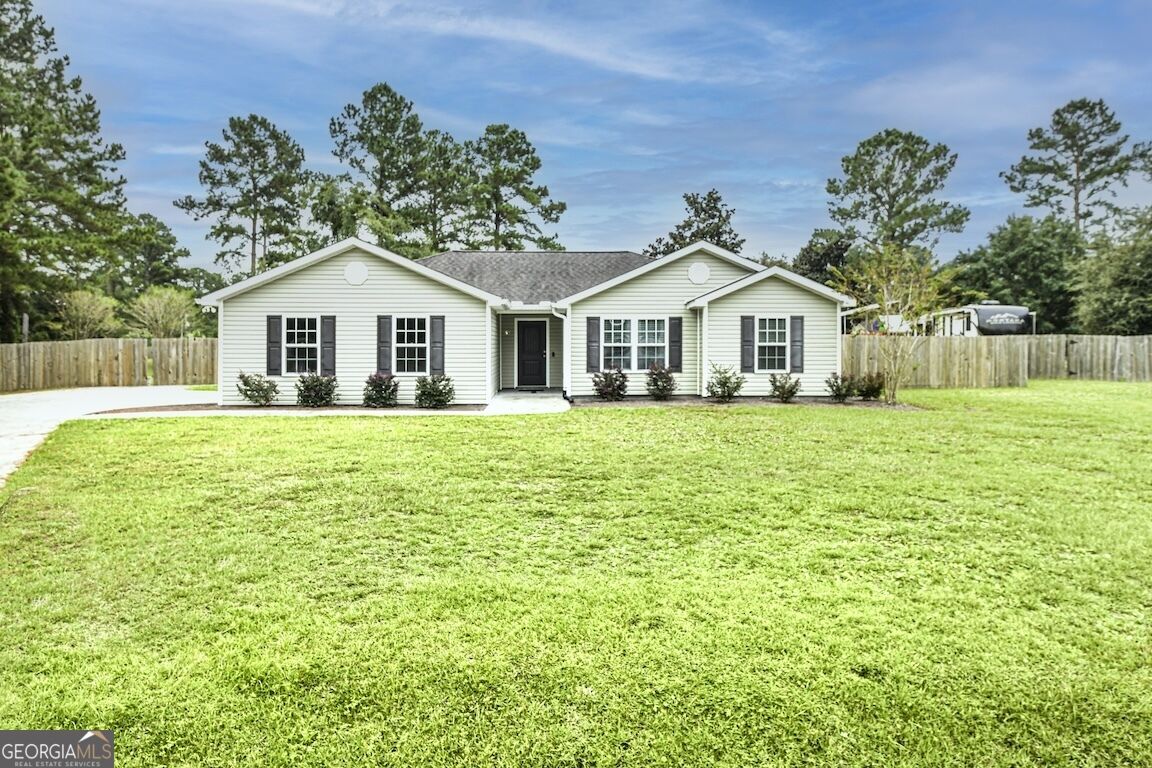 Property Photo:  52 Yorkshire Lane  GA 31565 