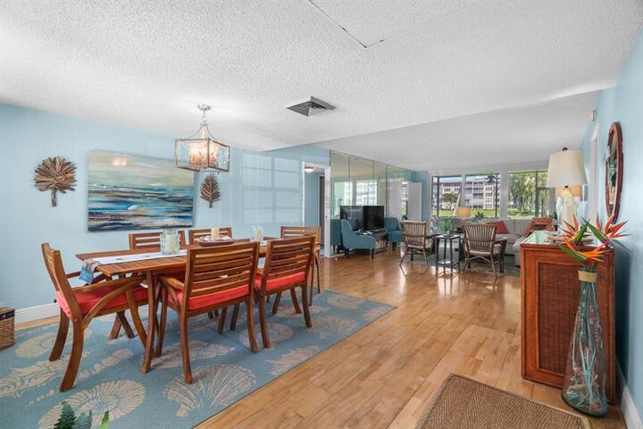 Property Photo: 4009 N Cypress Dr 104 FL 33069