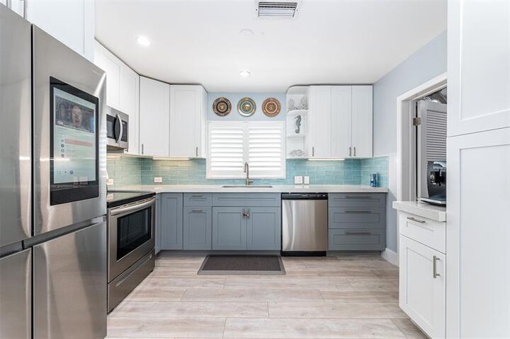 Property Photo: 2219 SE 15th St FL 33062