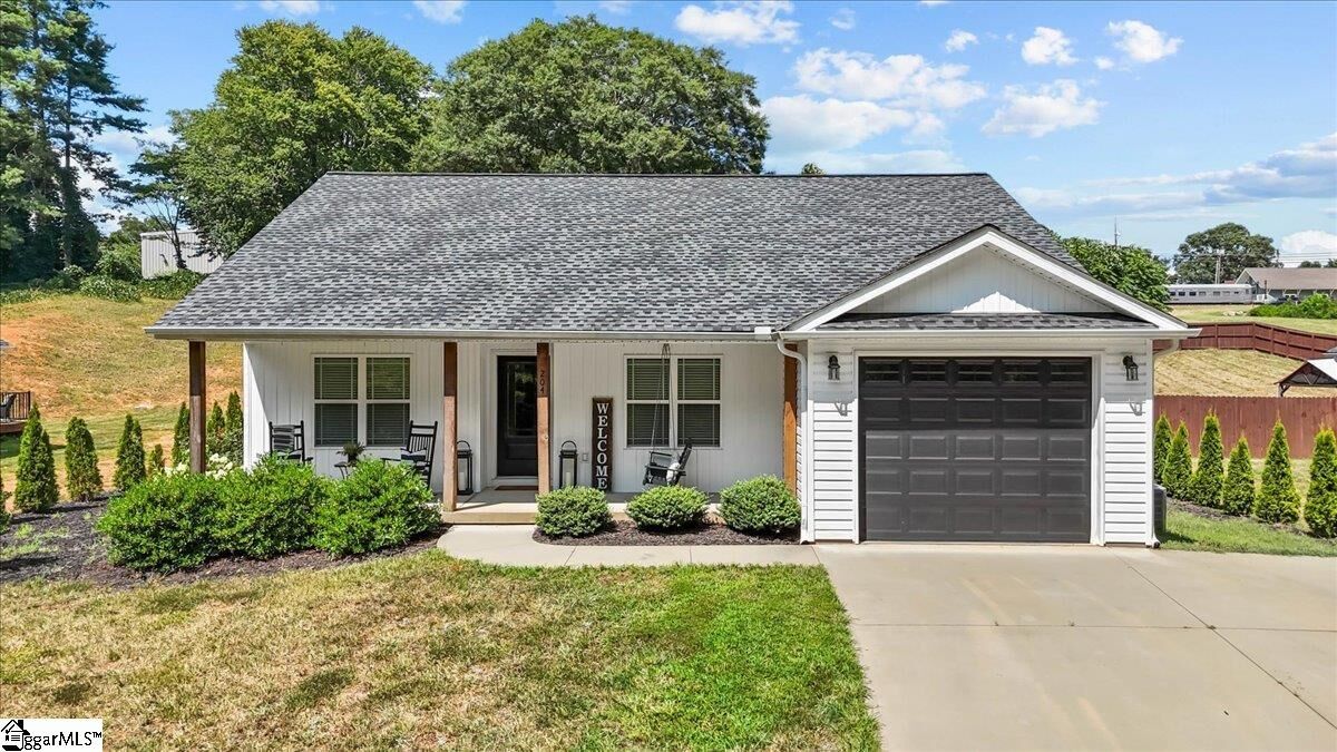 Property Photo:  204 N Randolph Avenue  SC 29356 