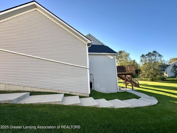 Property Photo: 1106 Cobblestone Court MI 48895