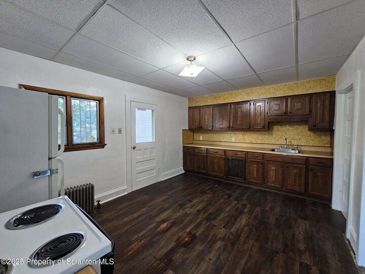 Property Photo:  423 W Lackawanna Avenue 2  PA 18447 