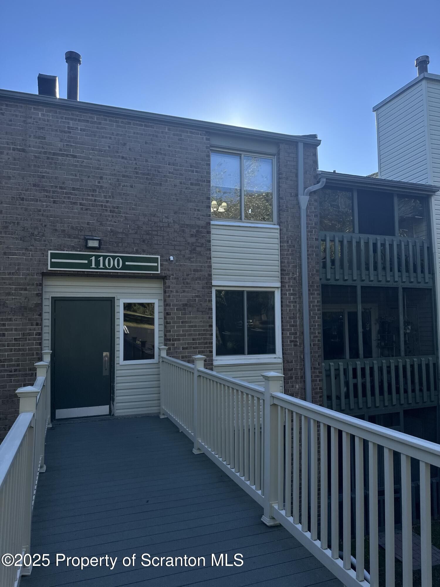 Property Photo: 1112 Summit Pointe PA 18508