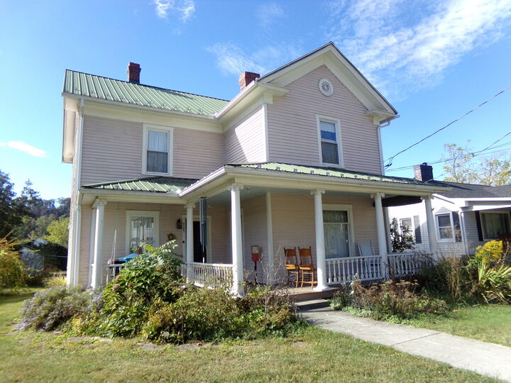 705 W Maple Ave  Alderson WV 24910 photo
