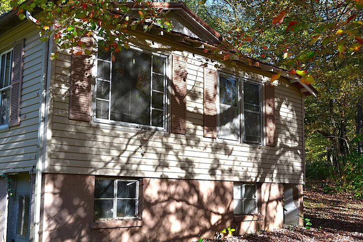 Property Photo: 7821 W Midland Trl WV 24931