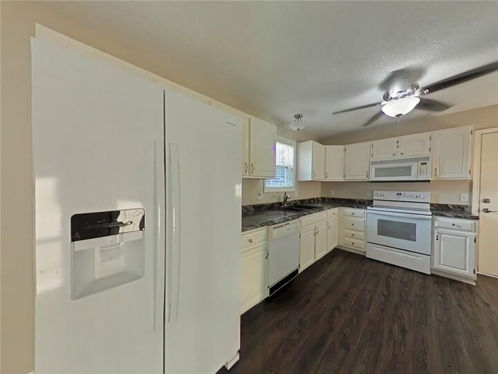 Property Photo: 1106 E Chestnut Court A MO 64485