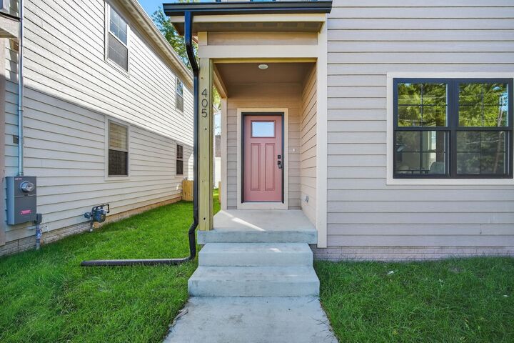 Property Photo:  405 E Granger Avenue  IA 50315