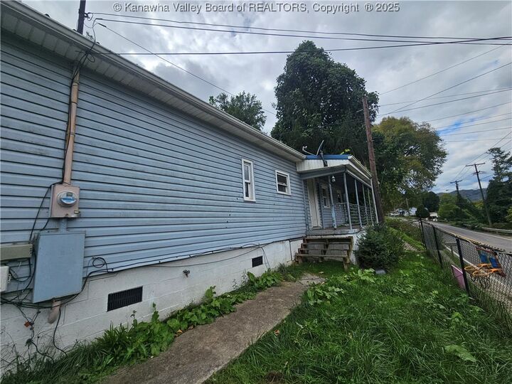 1413 Fayette Pike W  Montgomery WV 25136 photo