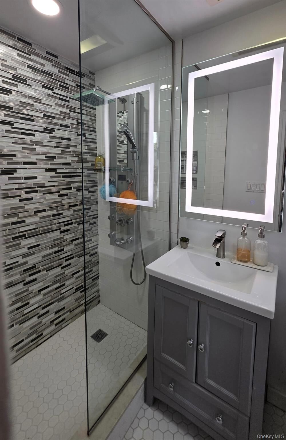Property Photo: 610 Waring 4F NY 10467