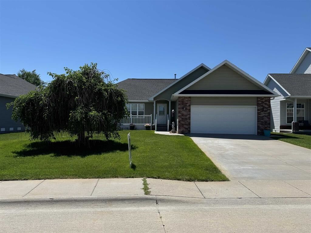 Property Photo: 420 N Allen NE 69101