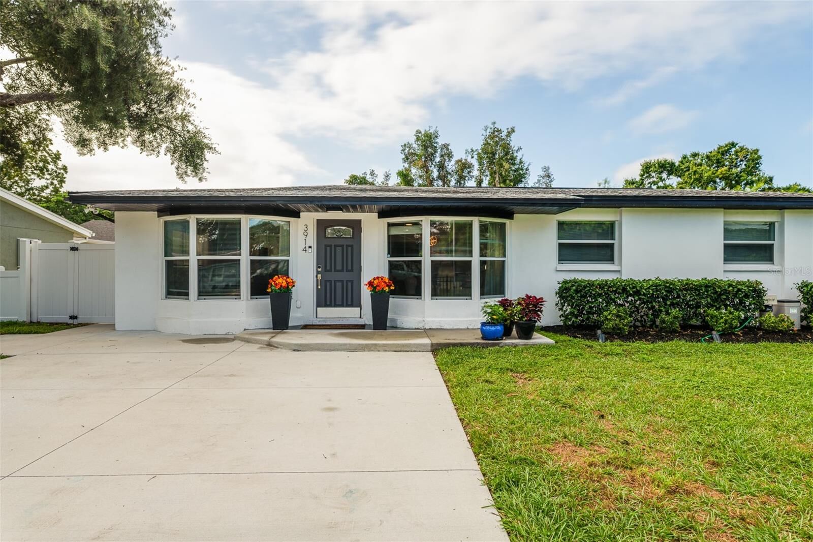 Property Photo: 3914 W Oklahoma Avenue FL 33616