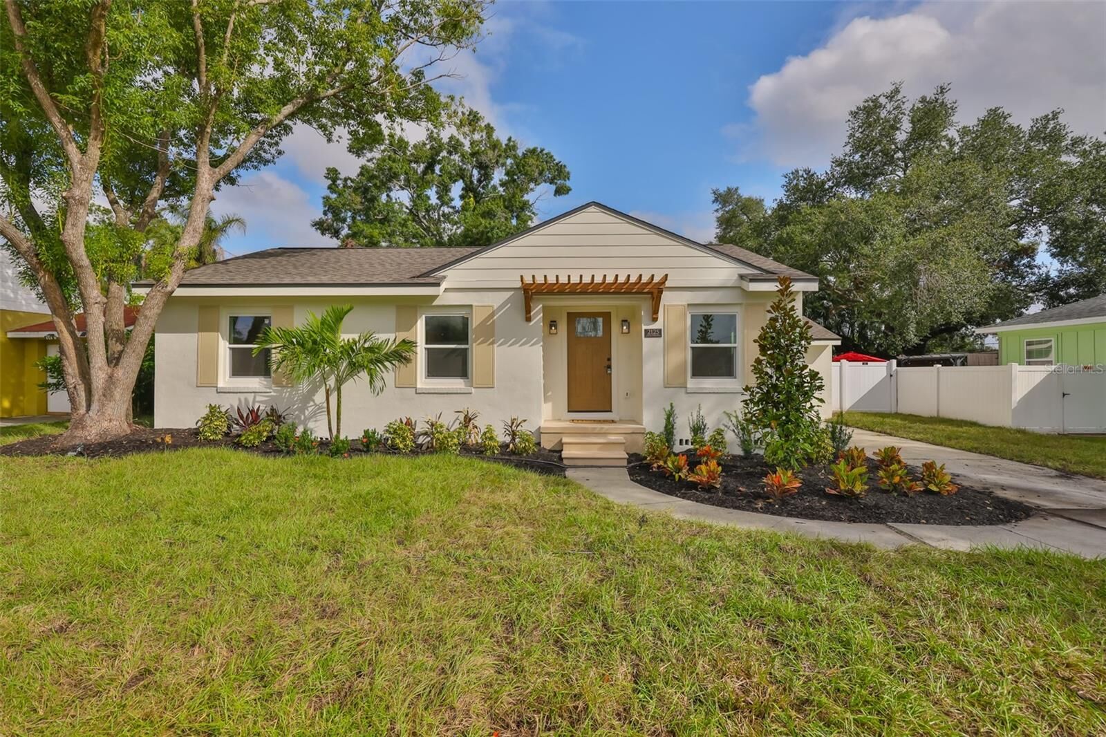 Property Photo:  2125 W Ferris Avenue  FL 33603 