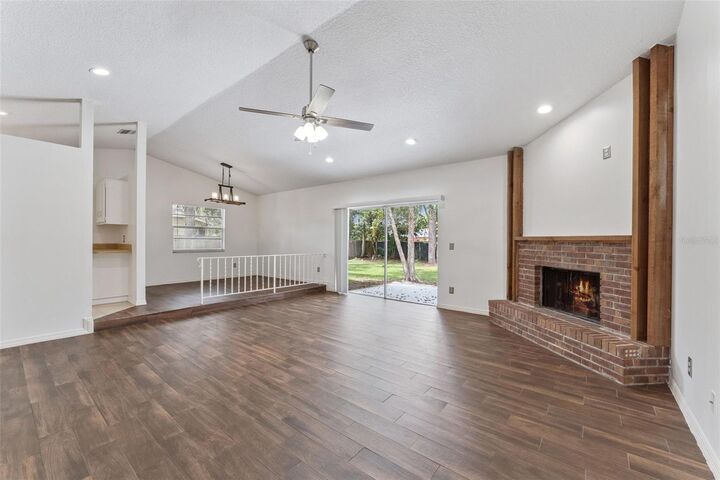 Property Photo: 1030 Alberta Street FL 32750