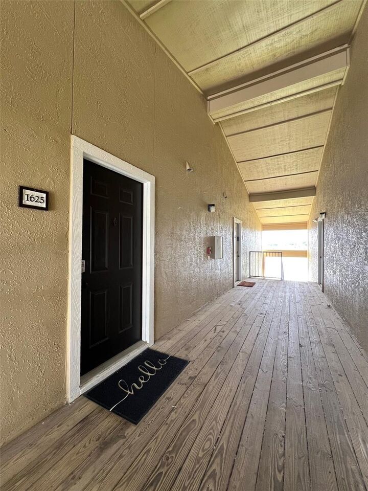 Property Photo: 4025 Crockers Lake Boulevard 1625 FL 34238