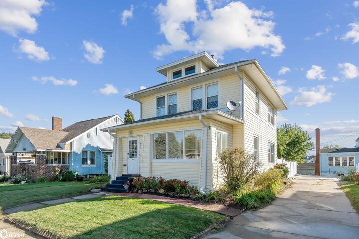 Property Photo: 303 N 7th Street IA 50158