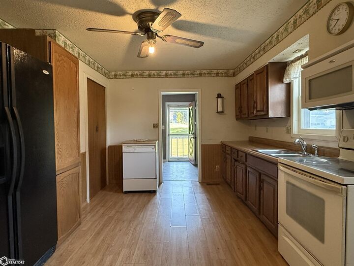 Property Photo:  1012 W Boone Street  IA 50158