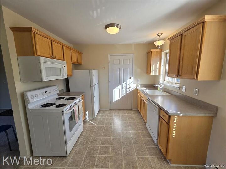 Property Photo:  500 Romeo Road 122  MI 48307 1675 