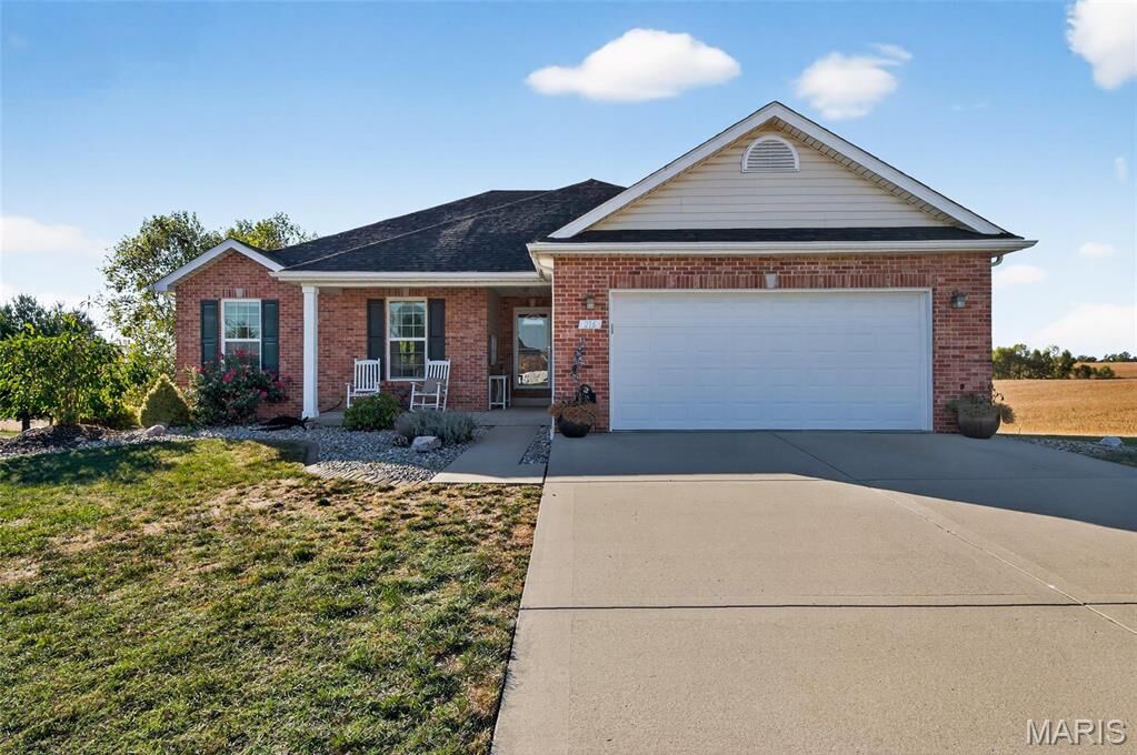 Property Photo:  216 Sarah Court  IL 62298 