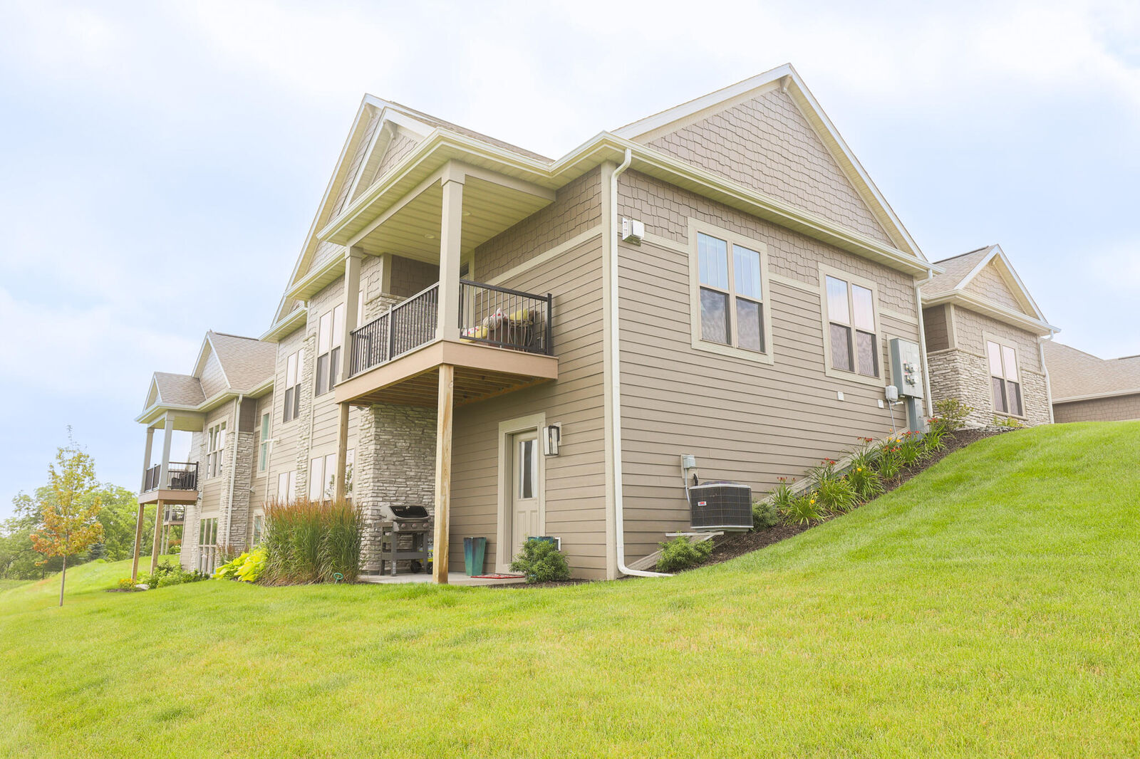 Property Photo:  N28w25158 Parkway Ridge Cir B  WI 53072 